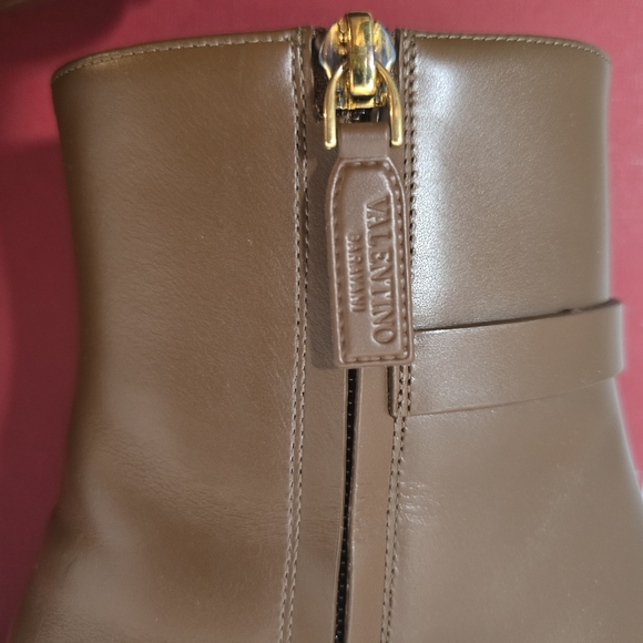 Valentino V Logo Boots - Picture 12 of 16